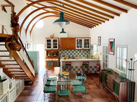 jONE house, an author-designed countryside retreat