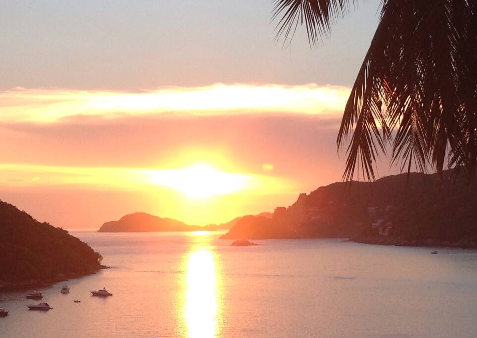 En ninguna parte de Acapulco veras estos atardeceres!