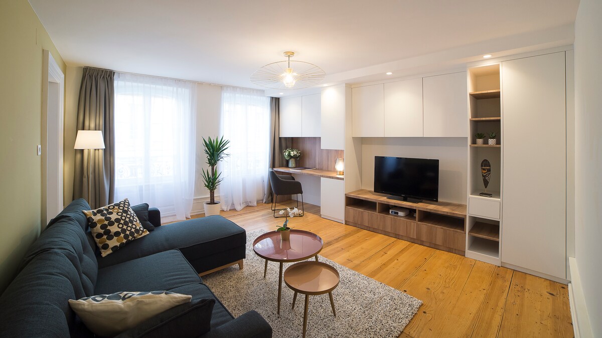 Salon lumineux : Canapé-lit 2 plaatsen, bureau, tv (netflix), rangements