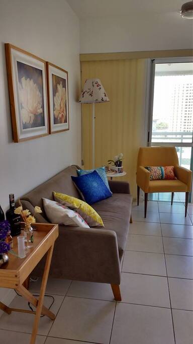 Sala ampla e confortável
