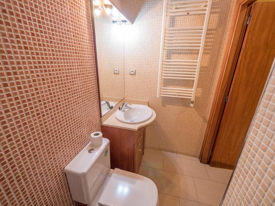 cuarto de baño con plato de ducha