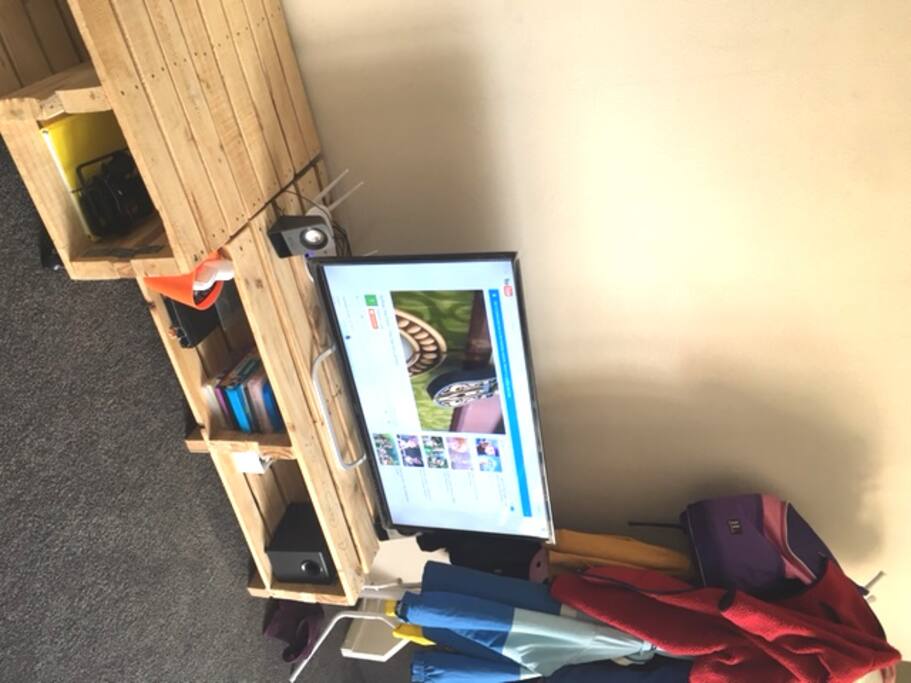 TV & Lounge