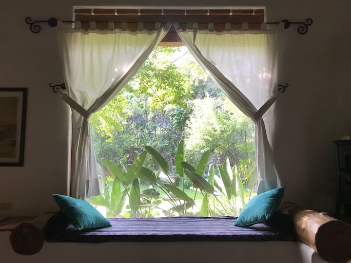 ห้องซักรีดที่มองเห็นสวน 