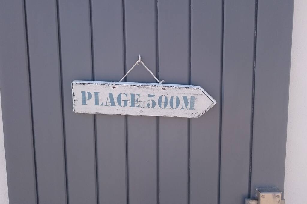 La plage des Sableaux est à 500m