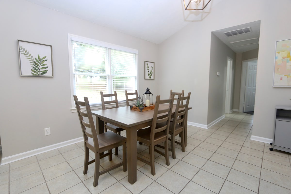 Cute and spacious house just for you!