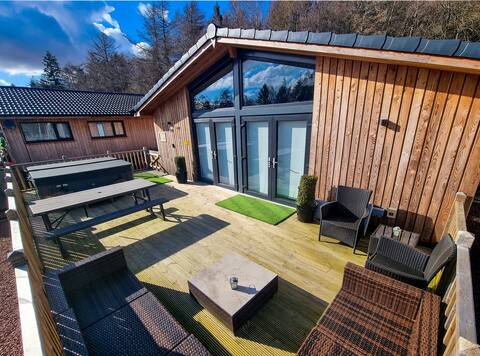 Serenity Lodge Otterburn with Hot Tub