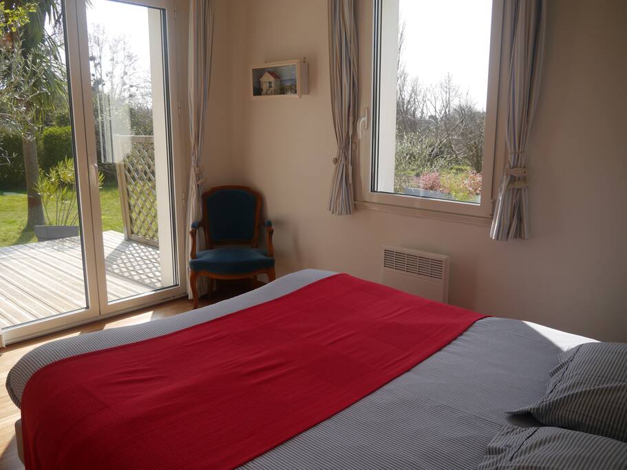 Chambre Fromentine ouvrant sur une terrasse privée