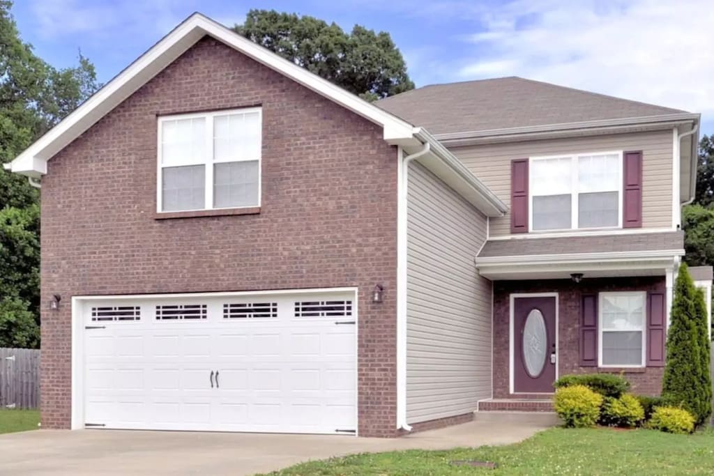 Front of house, Right off I-24