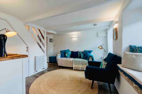 Popular Airbnb listing: Demelza. Character end terraced cottage. in St. Merryn