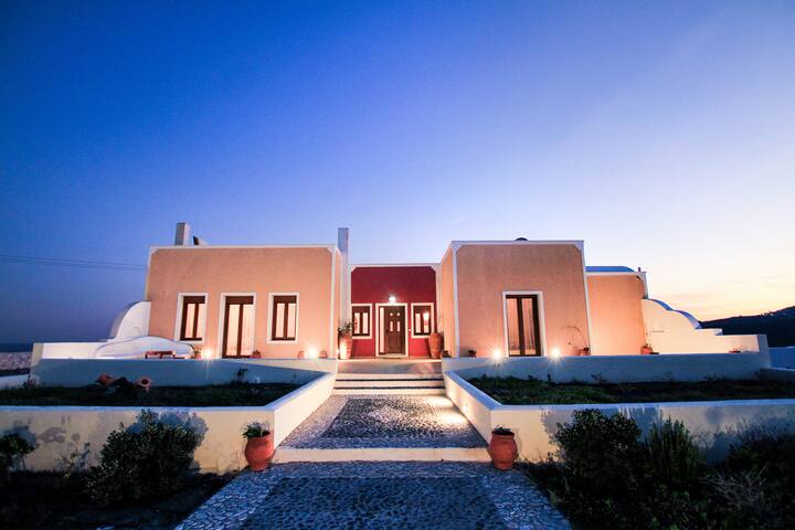 Alba Residence with Volcano View gallery image 2