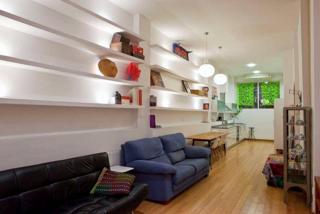 Perspectiva del Loft con la cocina al fondo.