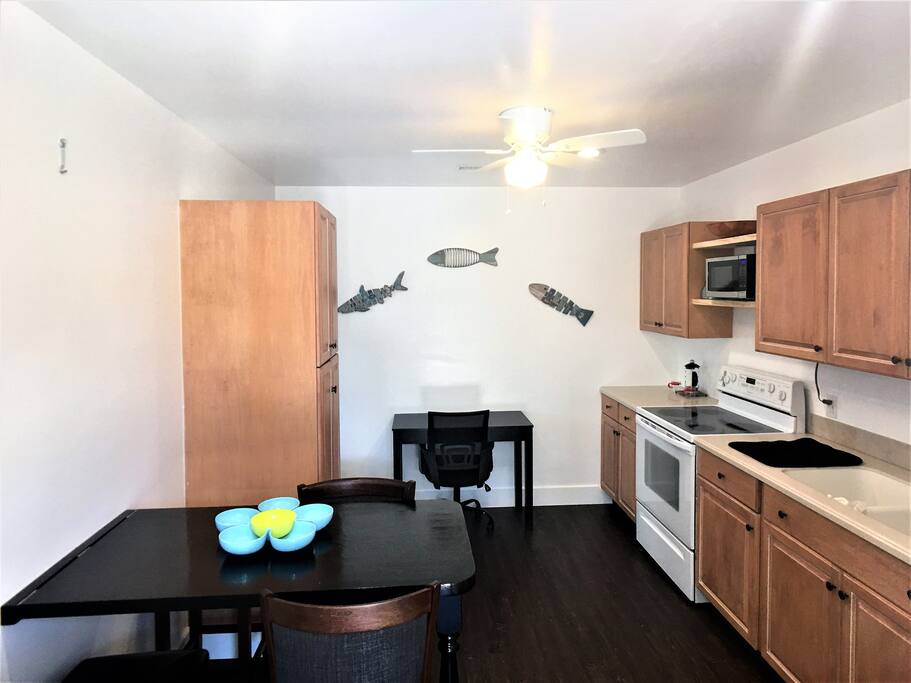Kitchen, with table and desk