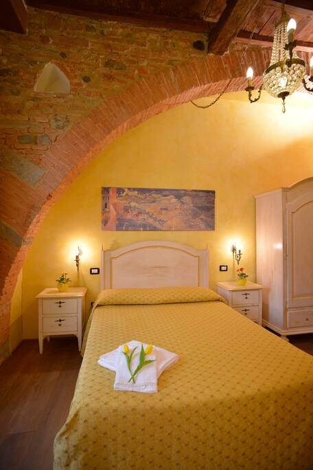 The yellow room