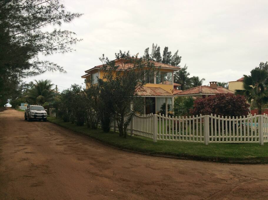 Vista da casa c/ a praia ao fundo.