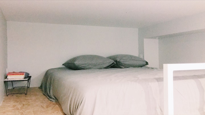 Спалня 3: малко двойно легло + баня