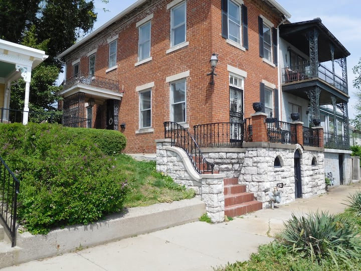 Hosted by Jerry Houses for Rent in Jeffersonville, Indiana, United