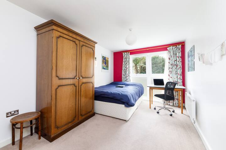 Large Artist’s Apartment gallery image 5