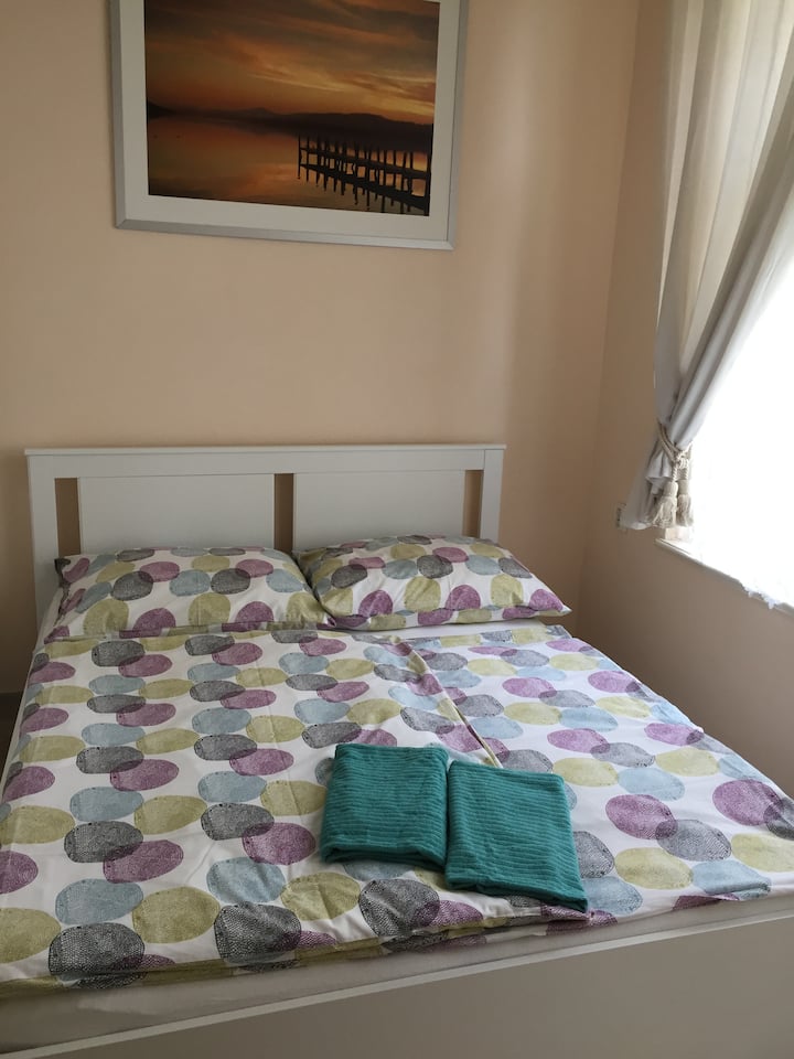 Ložnice svelkou postelí/ спалня с голямо легло