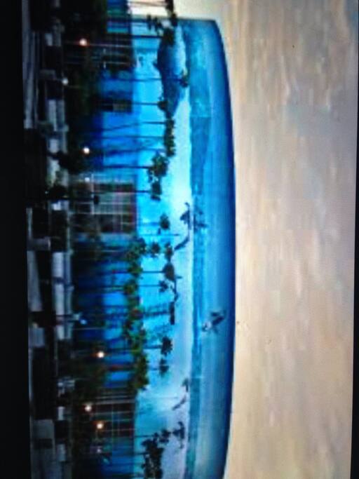 Aquarium of the Pacific is less than 10min away