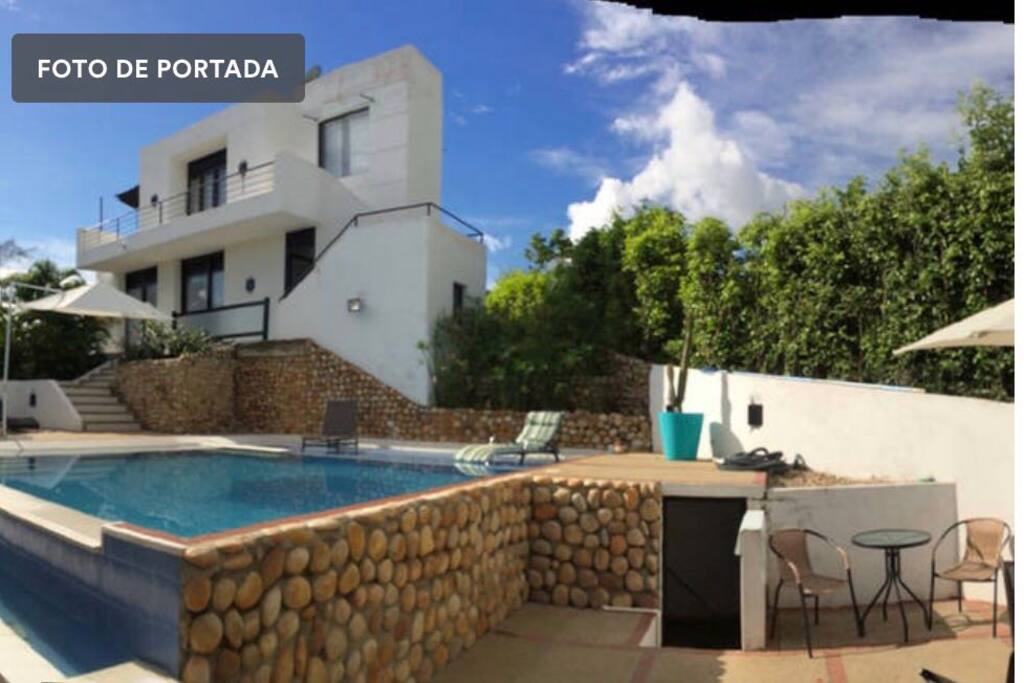 3 habitaciones separadas de la zona social . 2 cuartos con aire acondicionado
