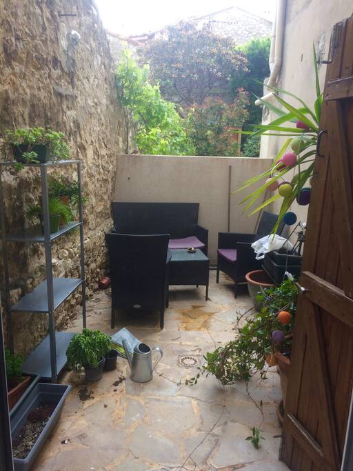 La terrasse de plain pied avec la chambre
