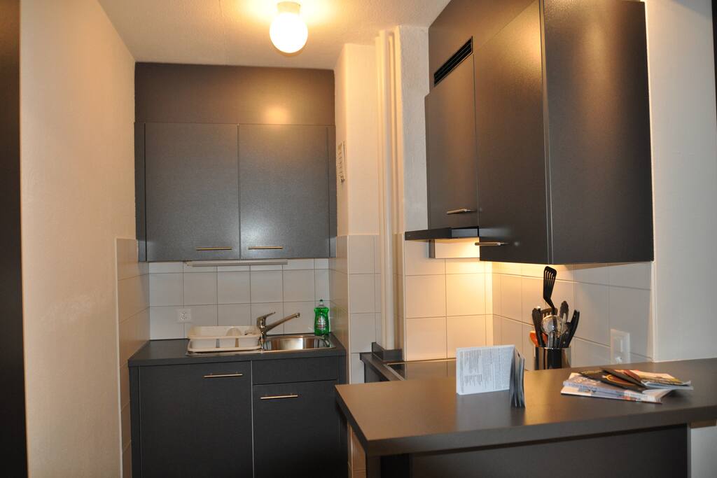 Die Appartements sind komplett ausgestattet
wie alle Küchenutensilien, Föhn, Kaffeemaschine, Bügeleisen/-brett usw.