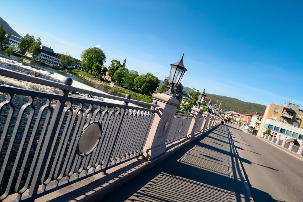 From the bridge. The apartment building can be seen to the right.