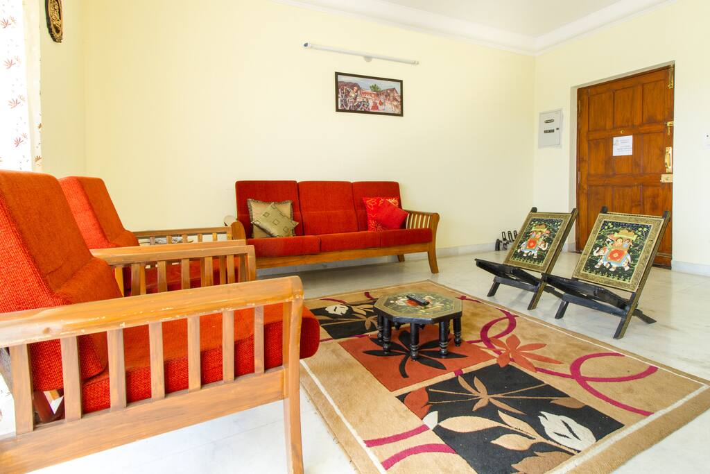 Beautifully furnished, spacious, well-lit Drawing Room