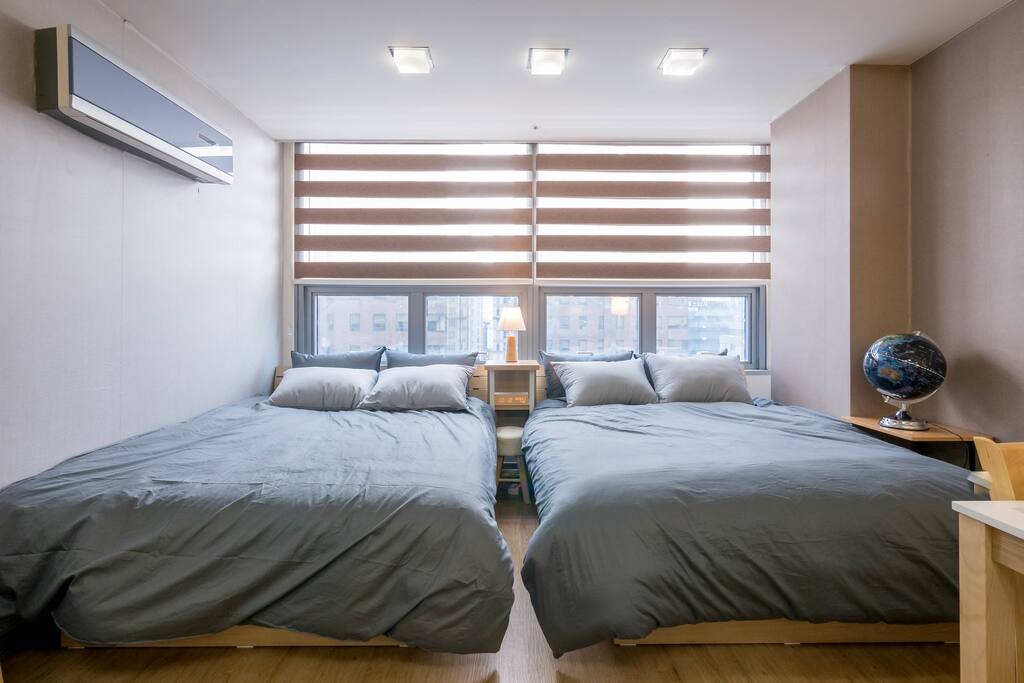 BED ROOM
*Queen size bed x2
*Comfort pillows, Clean sheet
*Heated floor
*Air conditioning