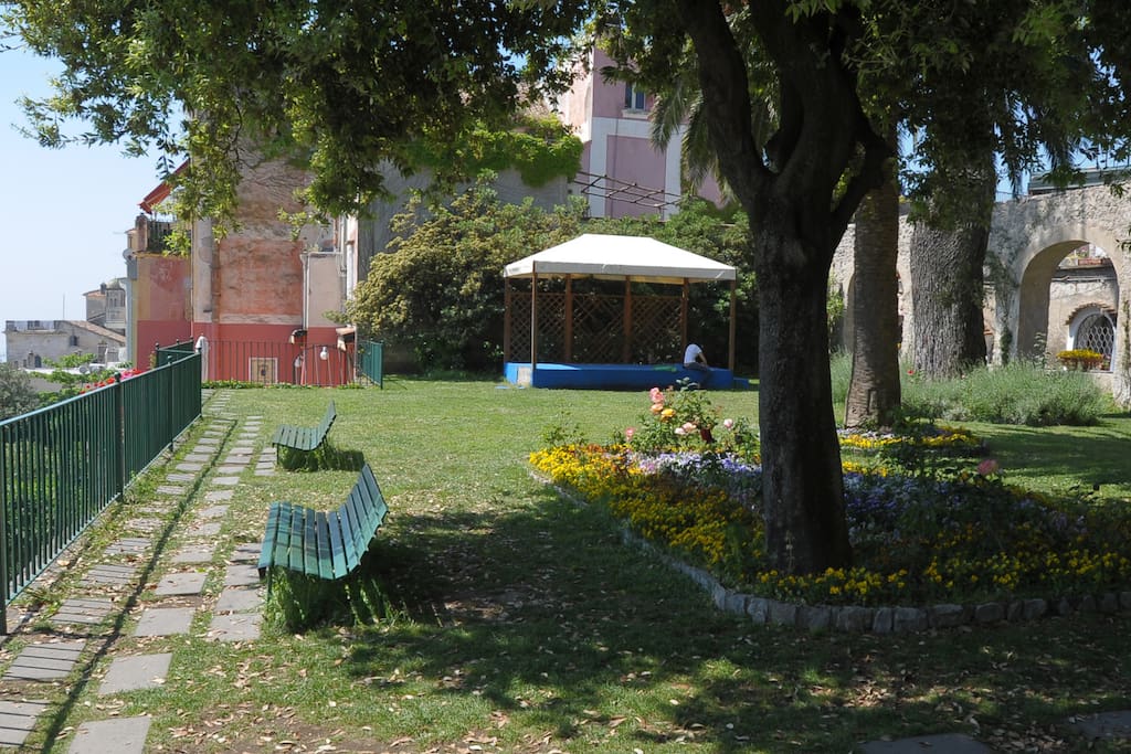 Gardens located on the front of the house