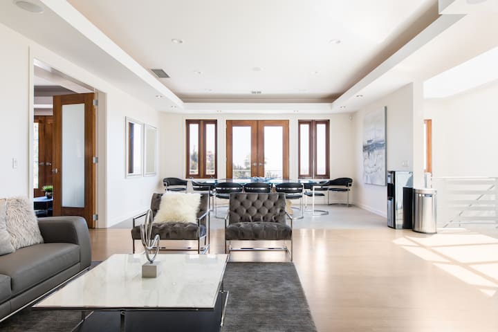 Hollywood Hills Home Pool Sauna Spa LA City Views & Theater