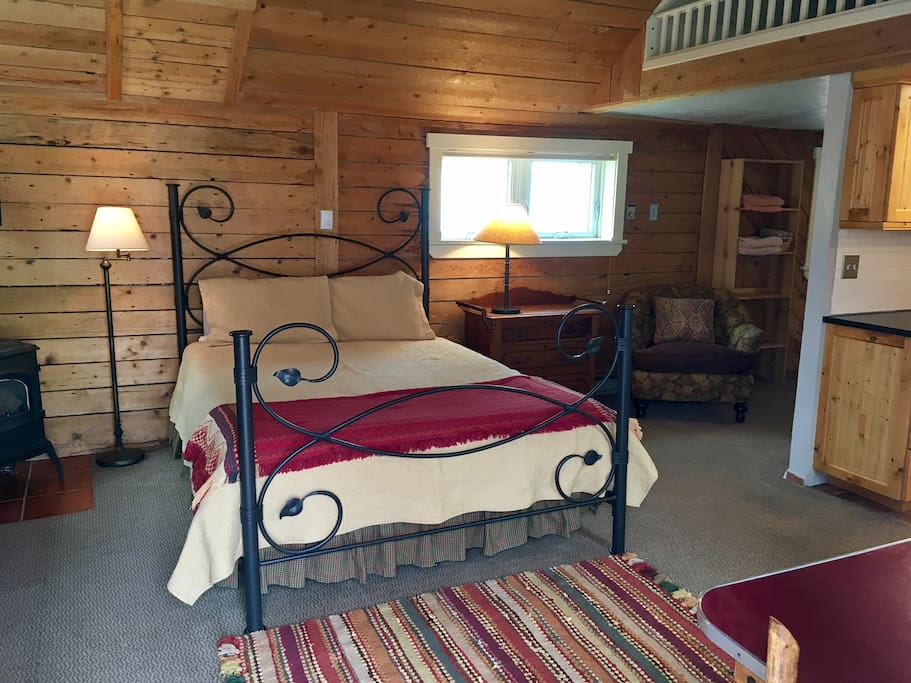 Queen size tempurpedic bed