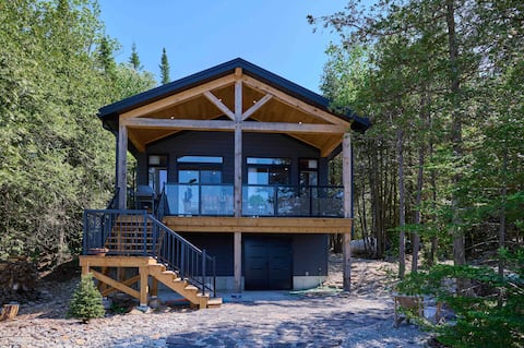 Windy Pines Full Cottage Hot Tub & Woodfired Sauna