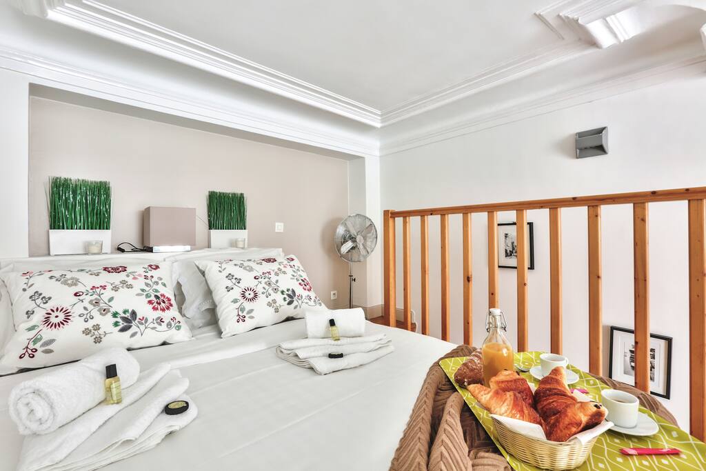 The bedroom is very confortable
