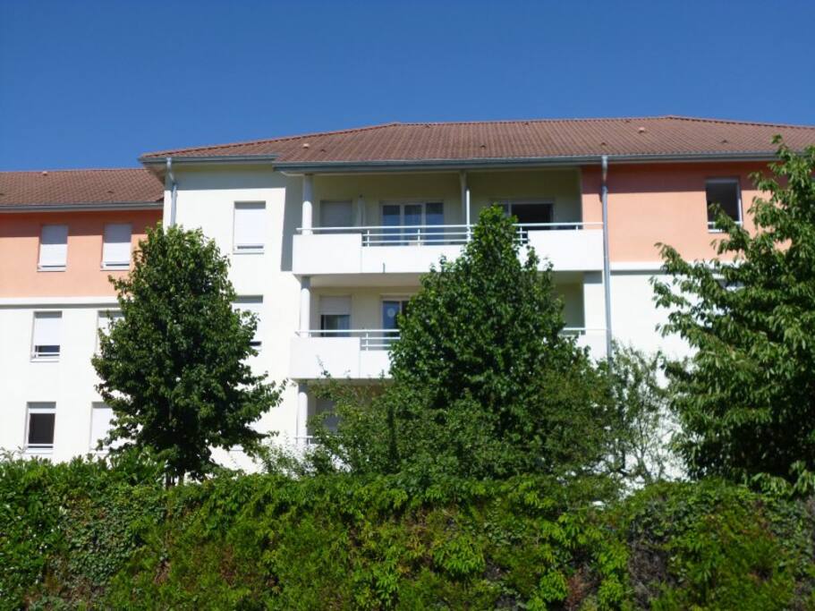 façade avec vue de l'appartement au dernier étage