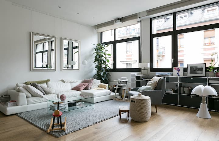Central Bright and Stylish Loft