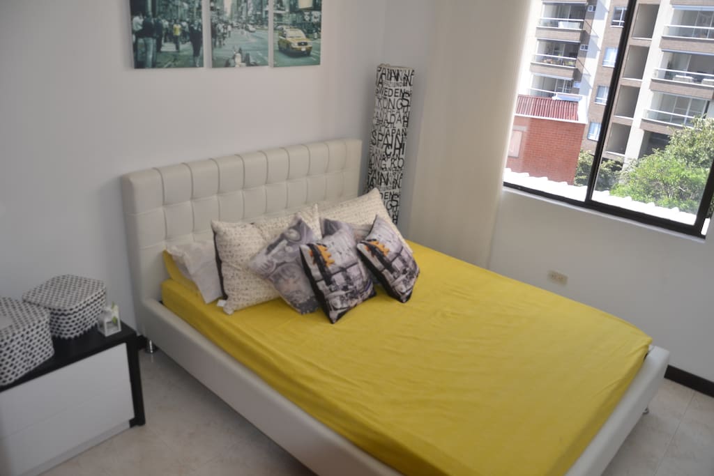 Este una de las habitaciones disponibles de dos que ofrecemos, es cama doble, con closet.