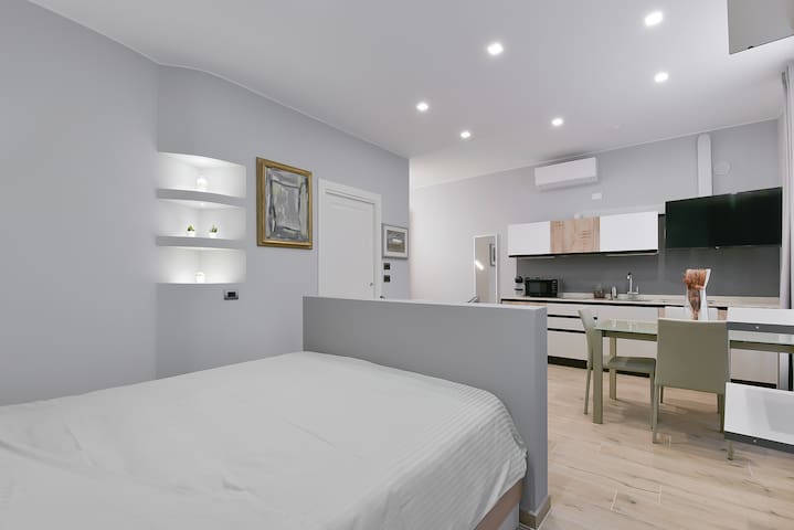 Appartamenti Deluxe a 2 passi dalle 2 Torri gallery image 5