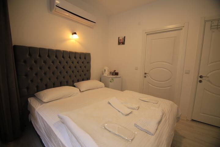 STANDARD DOUBLE ROOM in the CENTER ALSANCAK