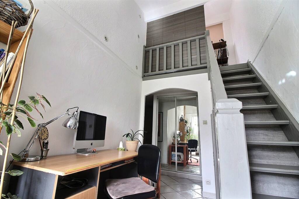 Espace de travail et accès chambre 2