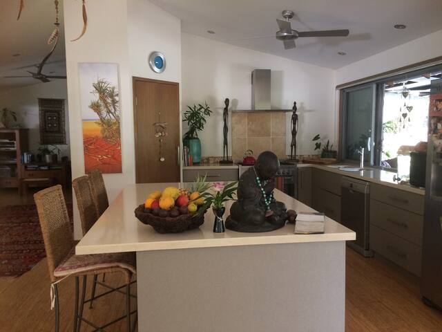 Luxury Eco home in rainforest, 10min from Noosa gallery image 2