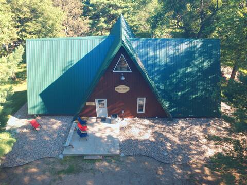 Chalet with Lake Access