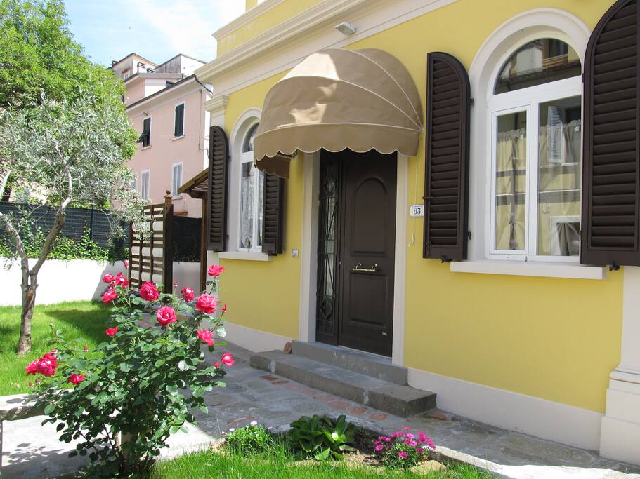 Fronte casa ingresso principale