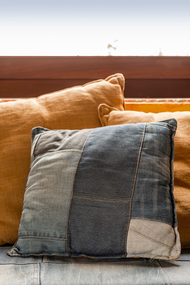 Cuscino in jeans riciclato