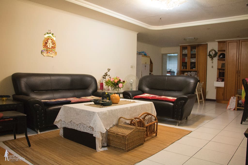 Spacious living room