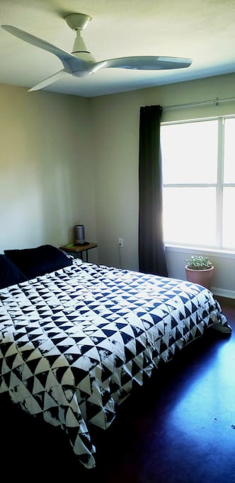 Californian King Bed and SmartTV