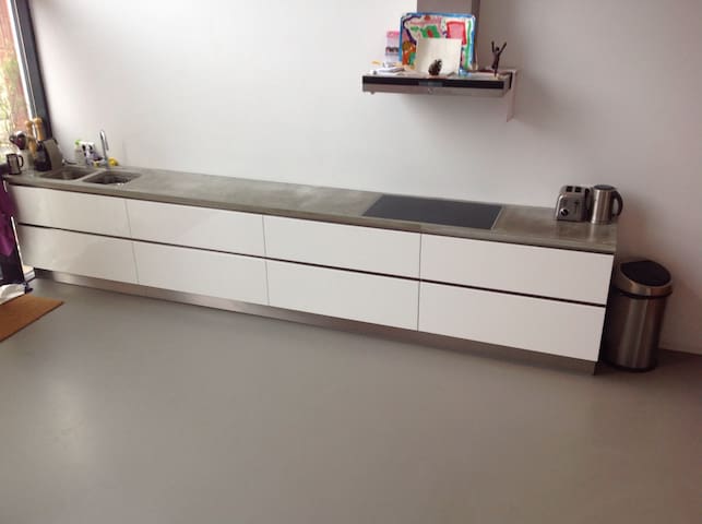 Beautiful spacey house at the Amstel near station