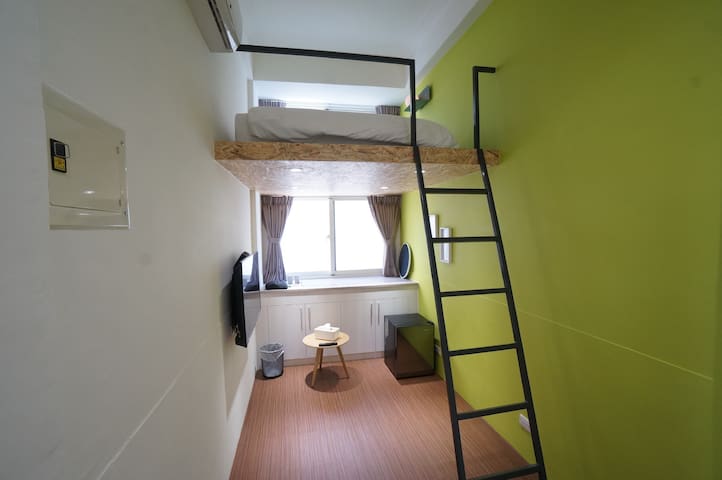 Taichung City 台中 一中街 夜市商圈 近火車站 雙人房獨立衛浴（203）