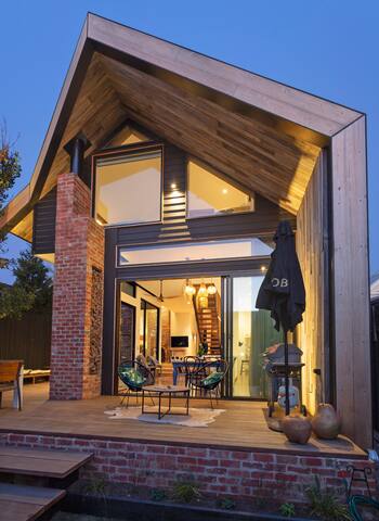 Grand Designs Beach Front Mornington gallery image 2