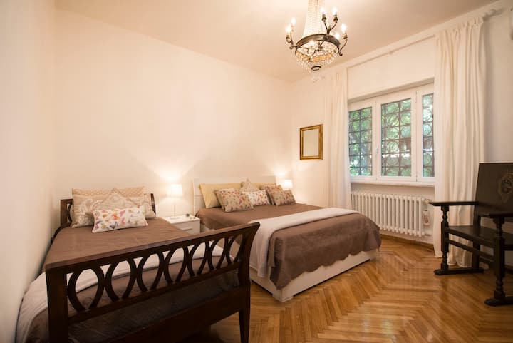 Das erste Schlafzimmer